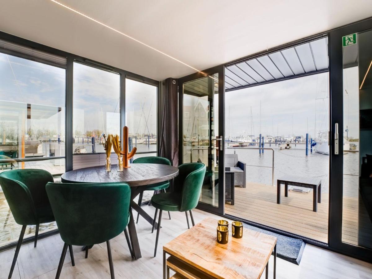 Beautiful Houseboat In Marina Of Volendam Hotel Bagian luar foto