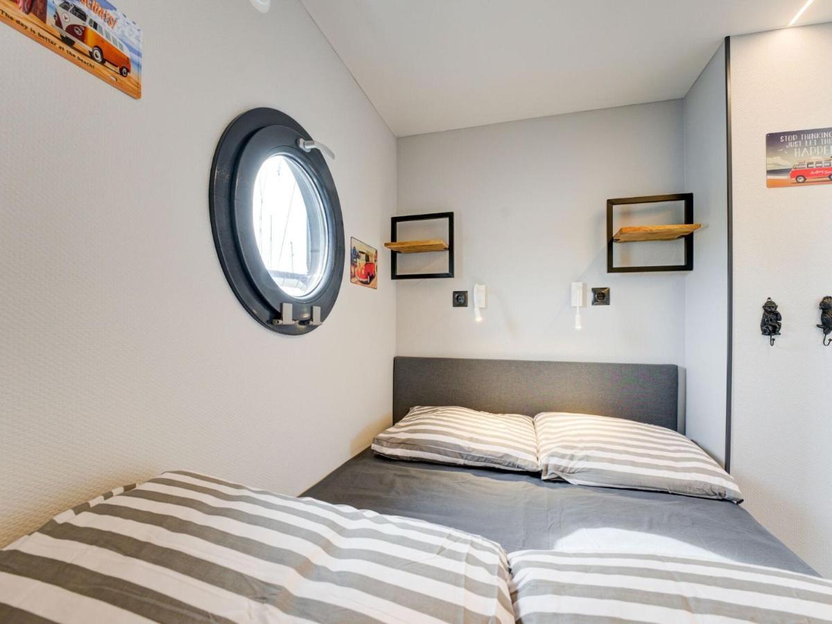 Beautiful Houseboat In Marina Of Volendam Hotel Bagian luar foto