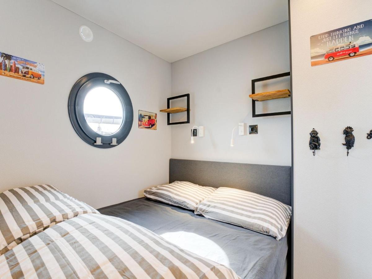 Beautiful Houseboat In Marina Of Volendam Hotel Bagian luar foto