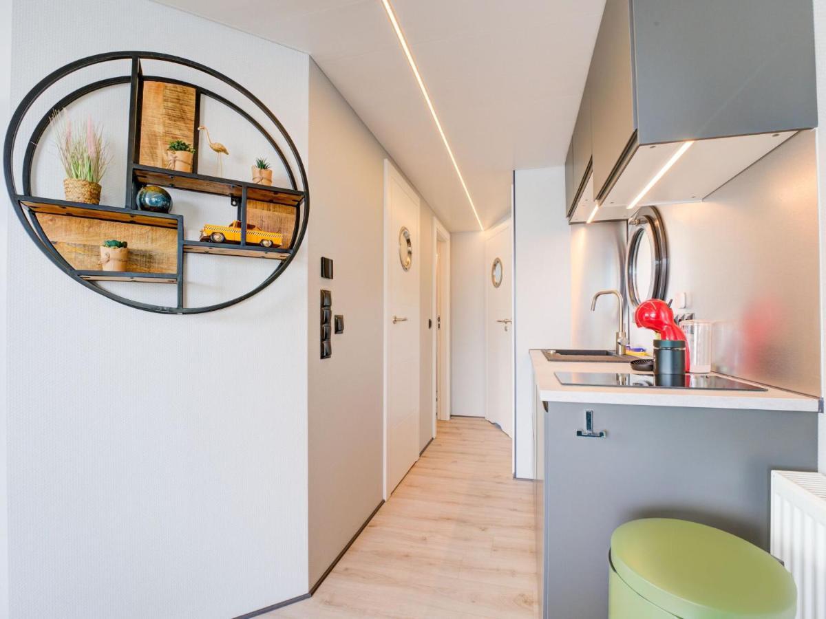 Beautiful Houseboat In Marina Of Volendam Hotel Bagian luar foto
