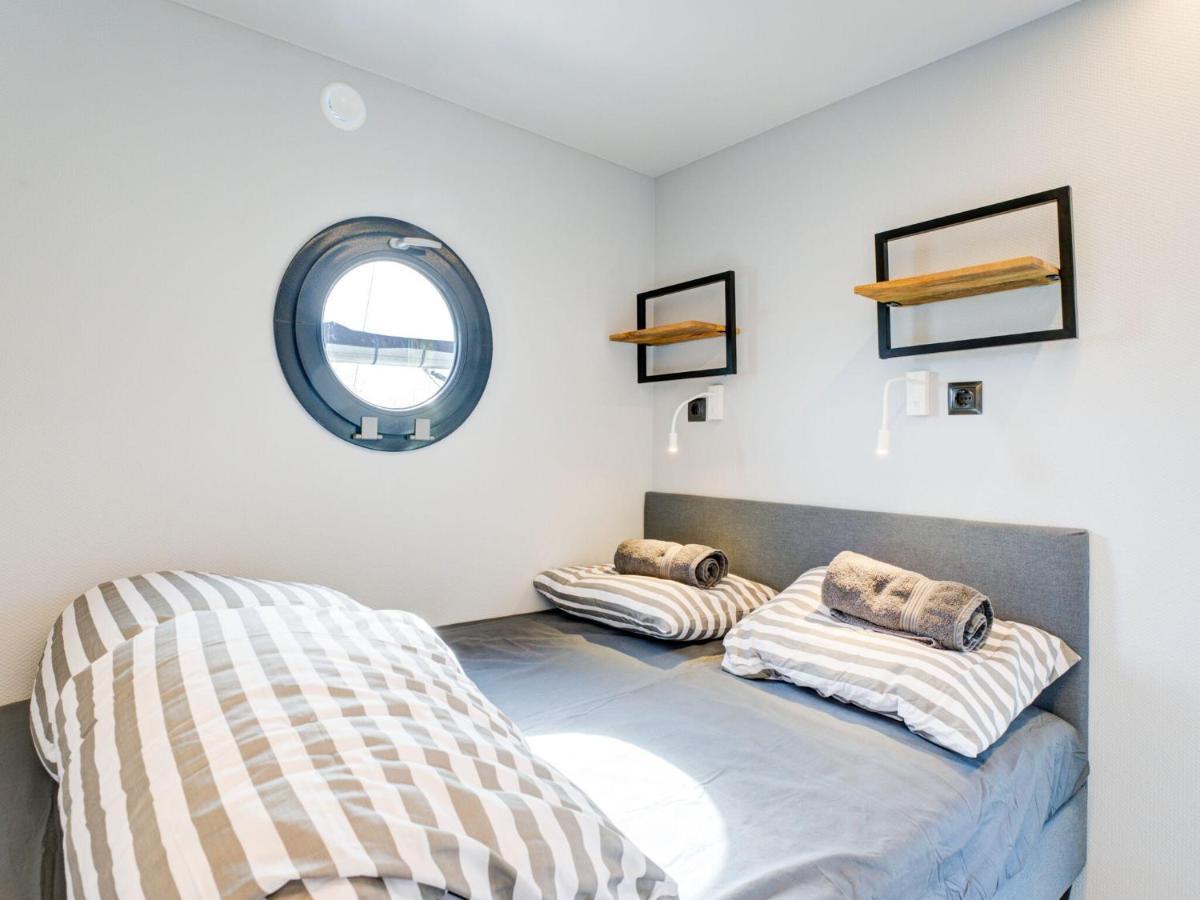 Beautiful Houseboat In Marina Of Volendam Hotel Bagian luar foto