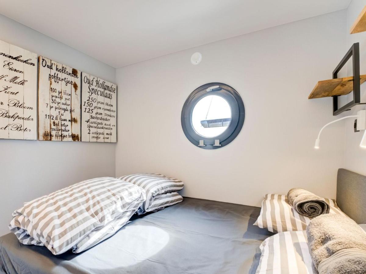 Beautiful Houseboat In Marina Of Volendam Hotel Bagian luar foto